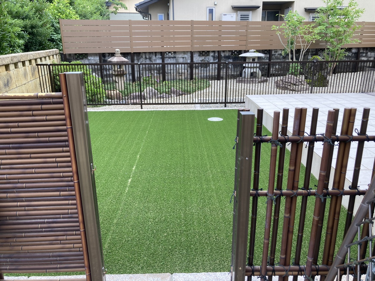 ドッグランの囲いに センシア縦格子